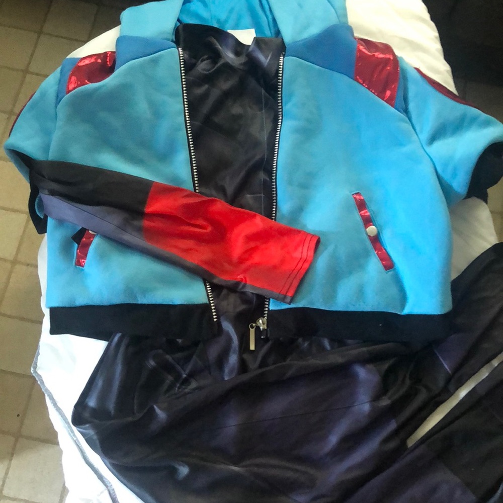 Youth girls Fortnite costume size large ( glasses and gloves not included)